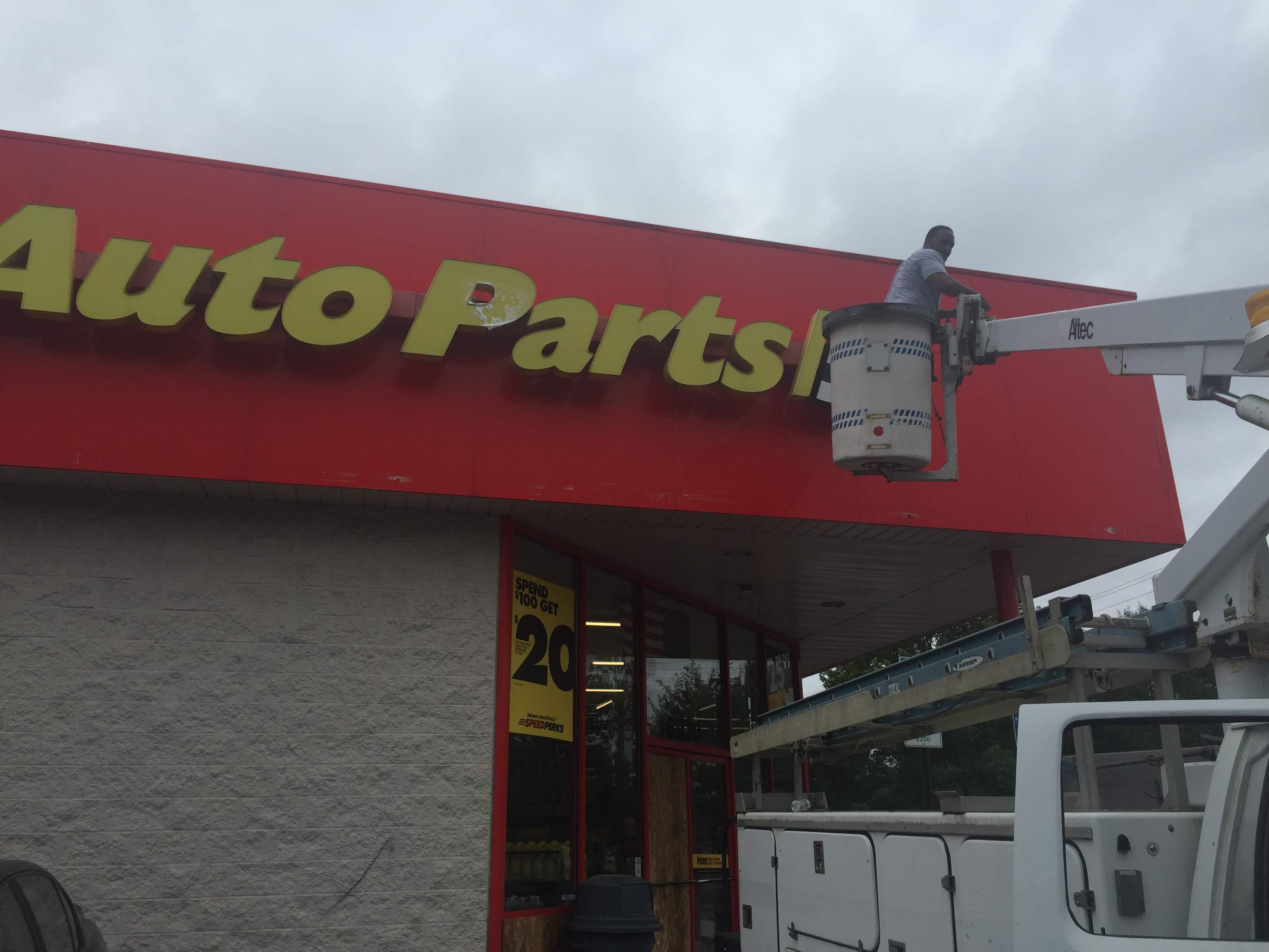 Advance Auto Parts Signage
