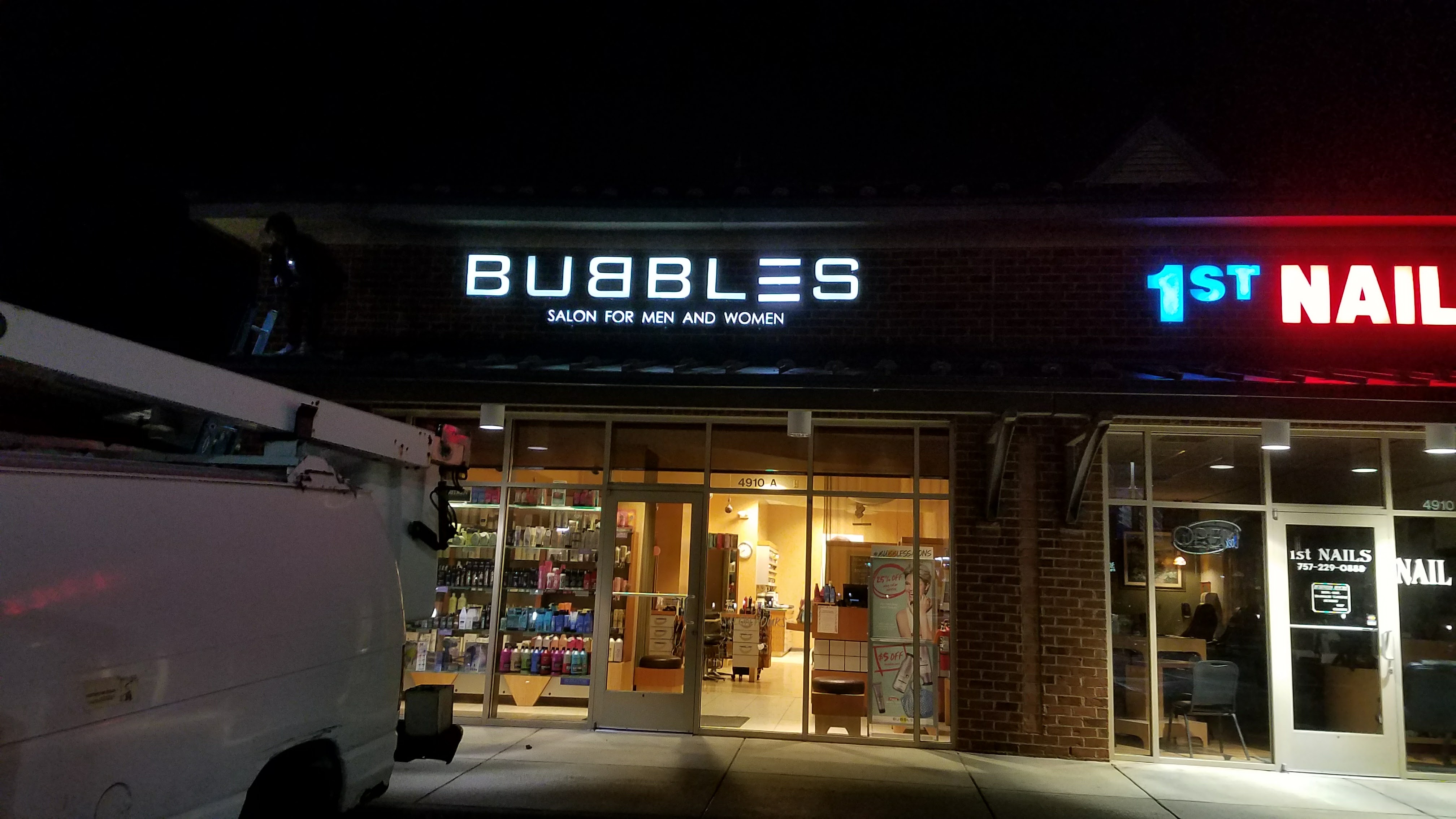 Bubbles Salon Illuminated Signage